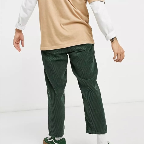 ASOS DESIGN relaxed tapered corduroy jeans in dark green - Picture 4 of 4